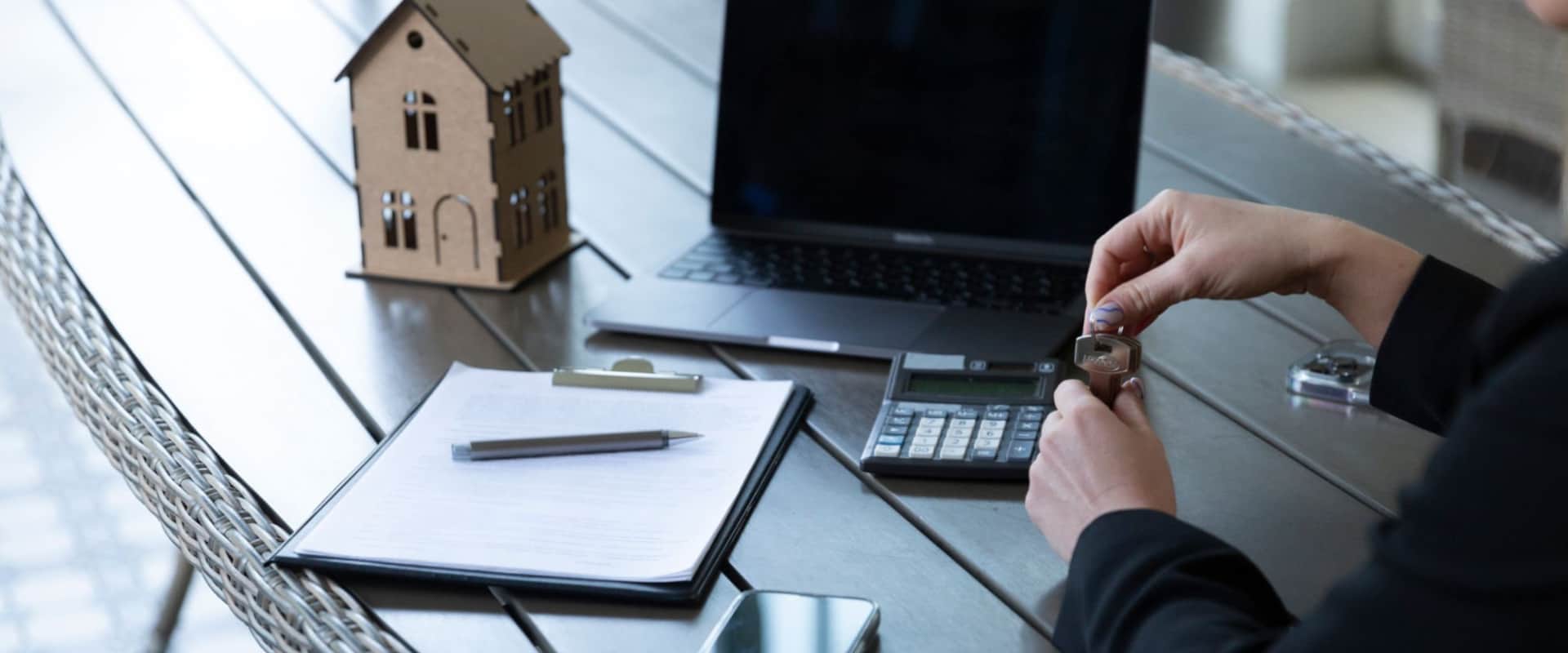 Подписание договора купли-продажи на покупку льготной квартиры