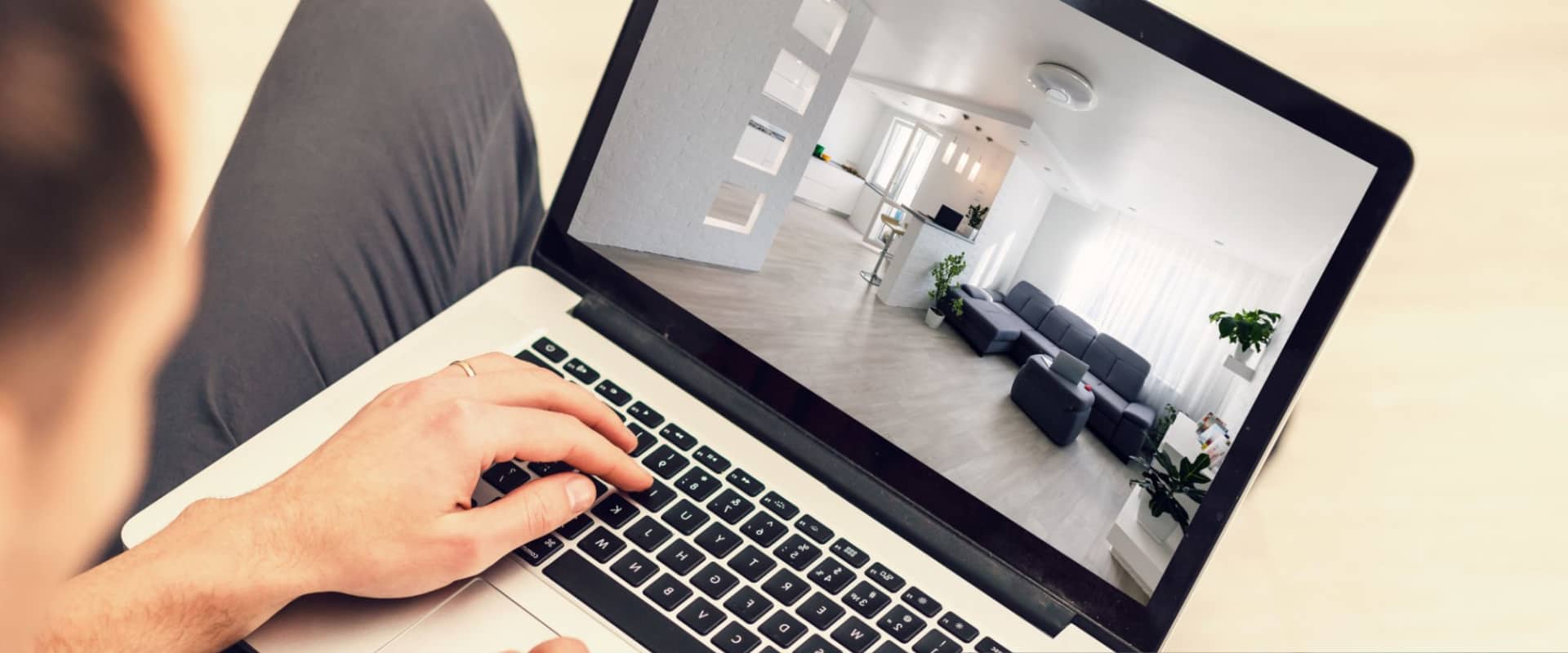 Собственник публикует рекламное объявление в интернете о продаже вторичной квартиры в городе Минске