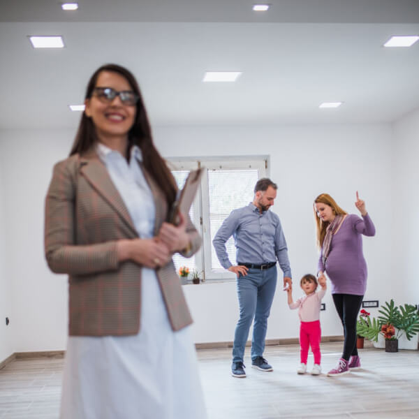 Как нужно общаться с покупателями при продаже квартиры