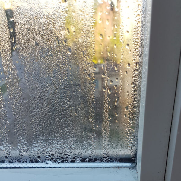 Почему потеют окна в квартире и что с этим делать